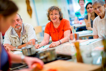 Former Chef and NCCC Oncology Nutritionist Elise Cushman cooking while people look on.