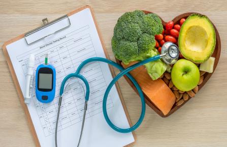 picture of glucose monitor and stethoscope