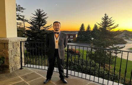 Eric Y. Loo, MD, stands on the balcony at the Wentworth-by-the-Sea Hotel.