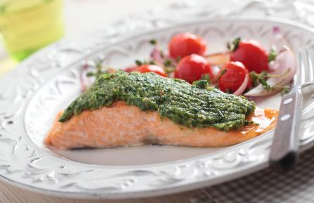 Grilled salmon with pesto