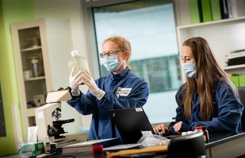 Ella Martin and Jackie Hubbard in the lab