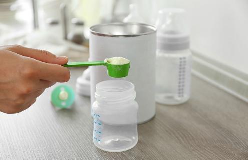 picture of baby formula in bottle